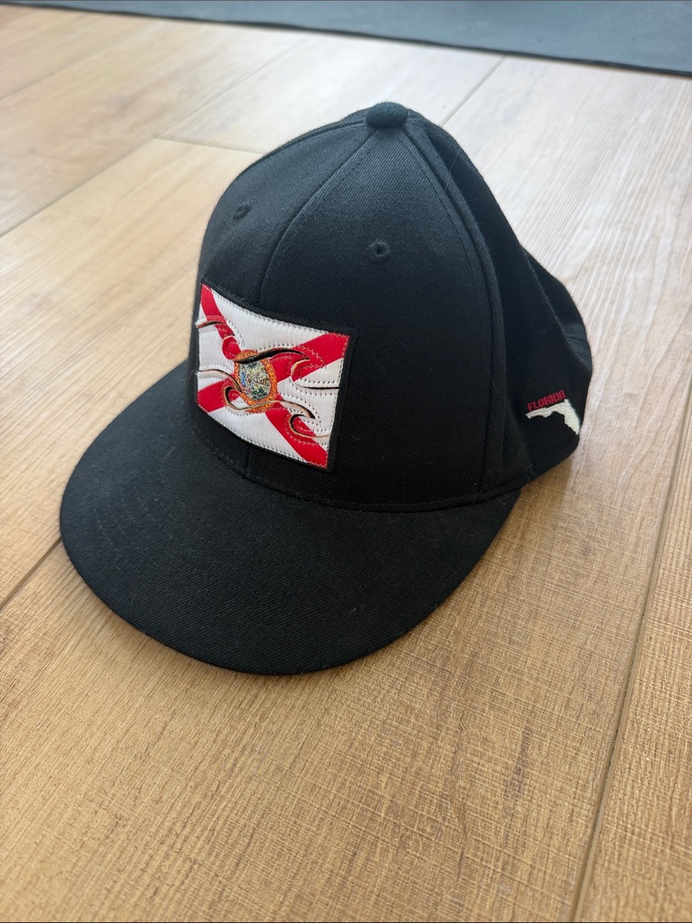Billabong Florida 210 fitted 6 7/8 - 7 1/4 (s-m) Black Hat with Red & White
